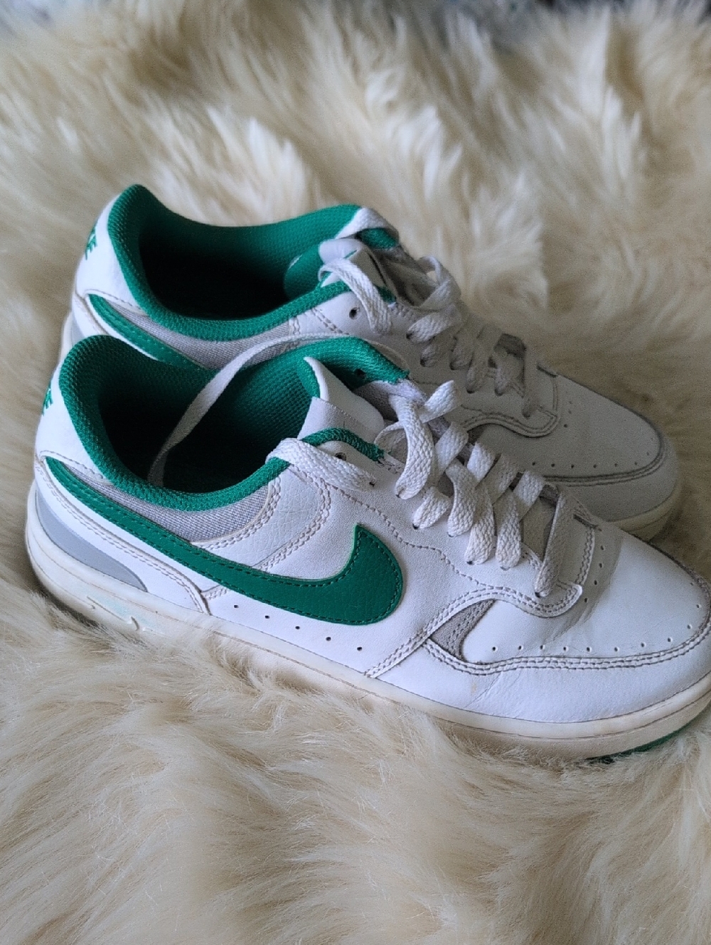 Nike White and Kelly Green Low Profile Sneakers